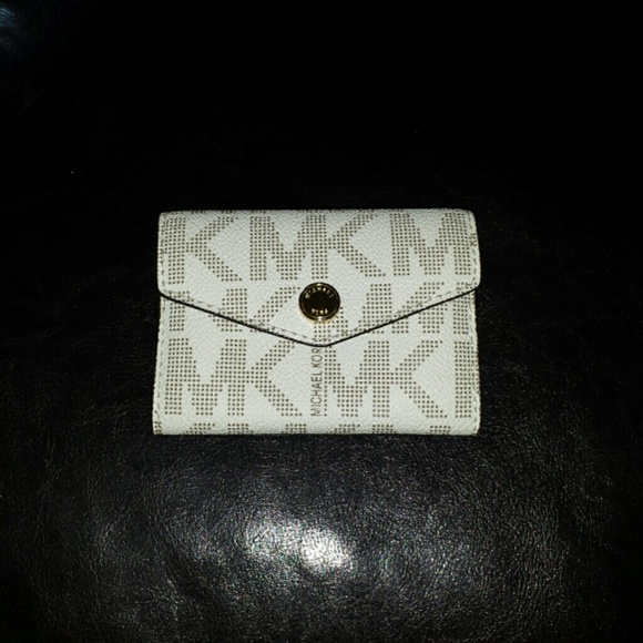 SOLD - Michael kors coin wallet - Picture 1 of 3