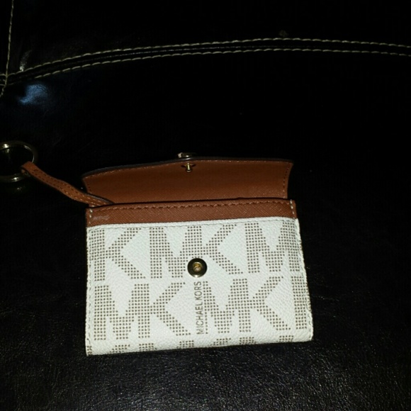 SOLD - Michael kors coin wallet - Picture 2 of 3