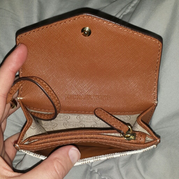 SOLD - Michael kors coin wallet - Picture 3 of 3