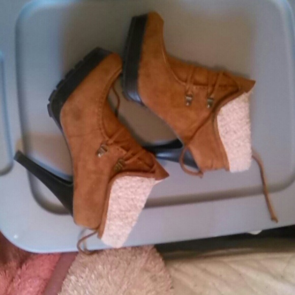 One pair size10 boots, and two women's tanks