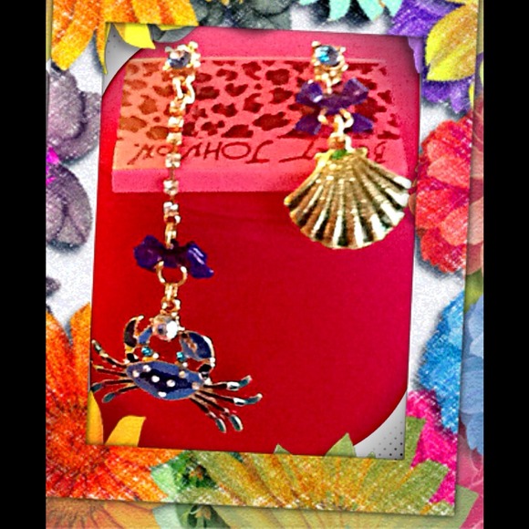 Betsey Johnson Jewelry - Betsy Johnson sea shell dimensional earrings.sold