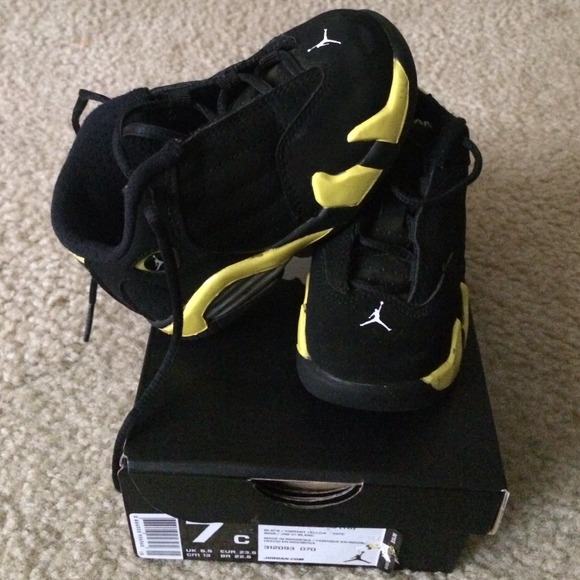 Toddler Jordans🐝