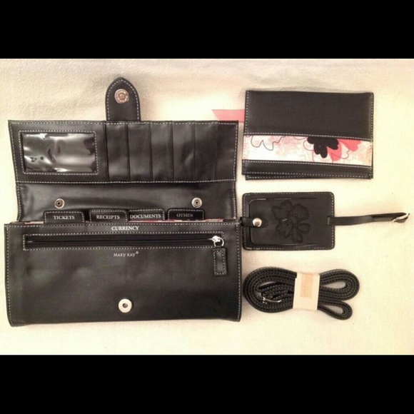 Looking for this Mary Kay travel organizing wallet