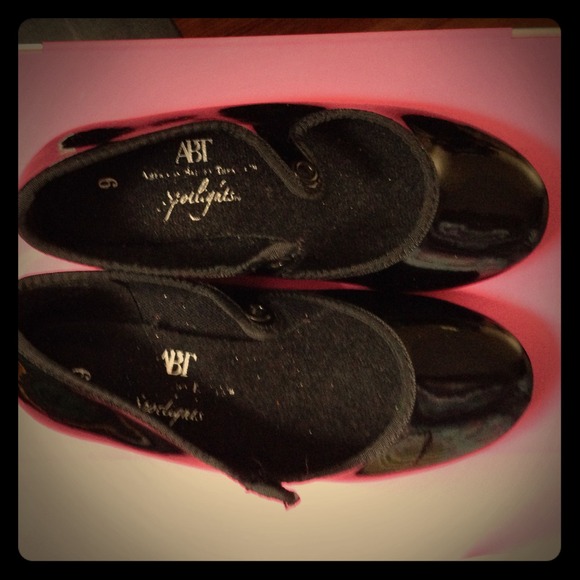 Little girls tap shoes