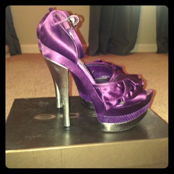 BEBE Ava heel