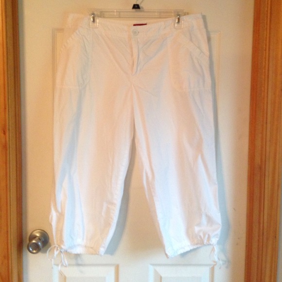 Merona white capris