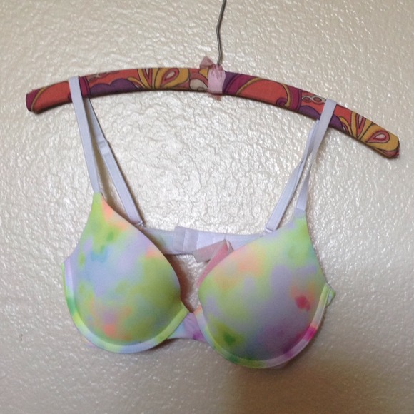 ❌BUNDLED❌Victoria's Secret 34C push-up bra - Picture 1 of 1