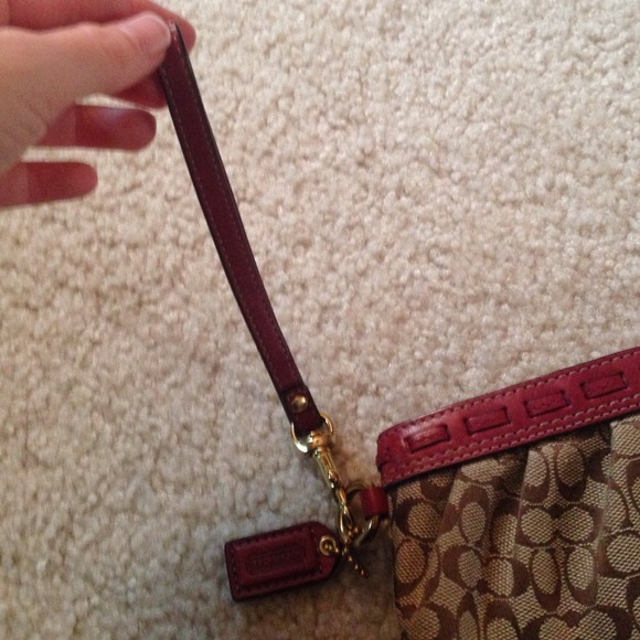 Authentic Coach Wristlet! Brown signature - Picture 4 of 4