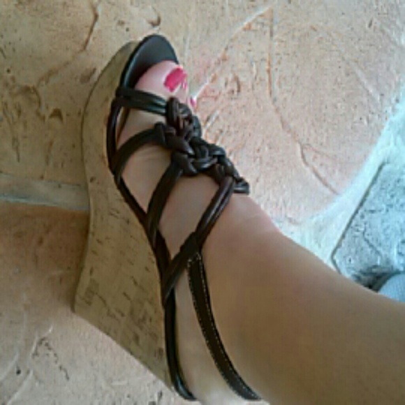 Black wedges. JUST REDUCED!!!! - Picture 4 of 4