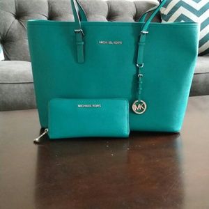 Michael Kors large tote with matching wallet