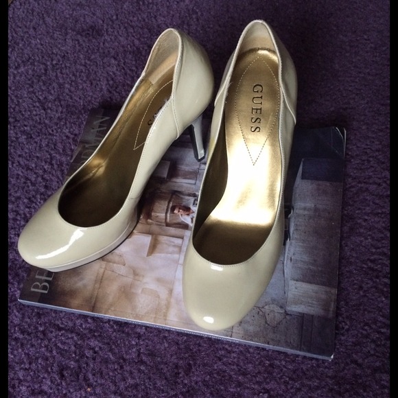 💥SALE💥Guess pump - Picture 1 of 3