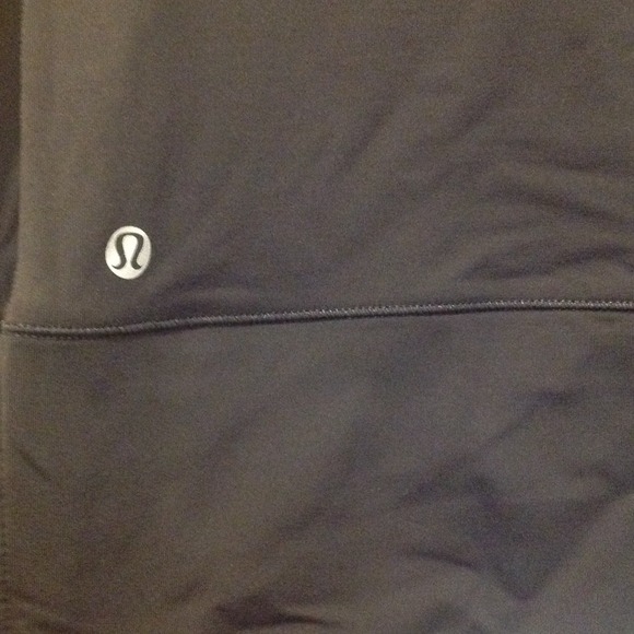 Great Condition - Lululemon top for runners!