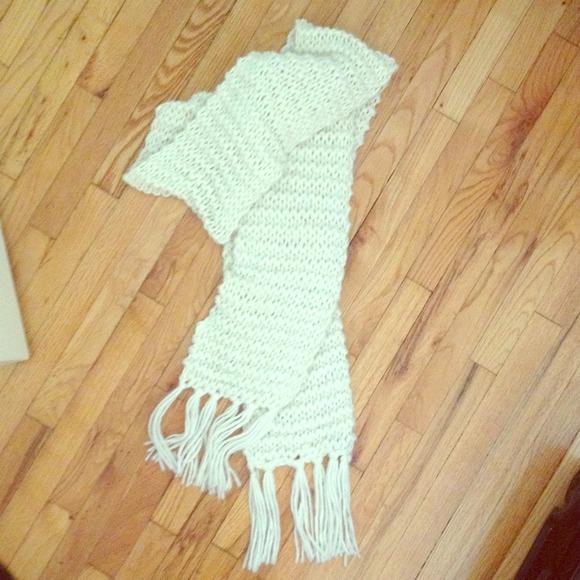 Knitted scarf