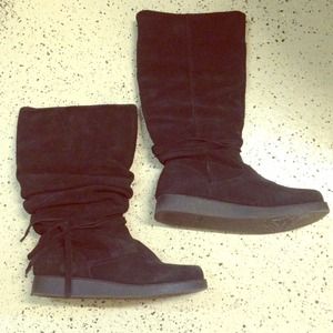 Roxy suede boots