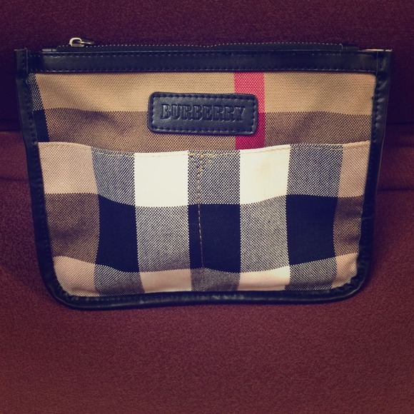🎀💄authentic burberry cosmetic case