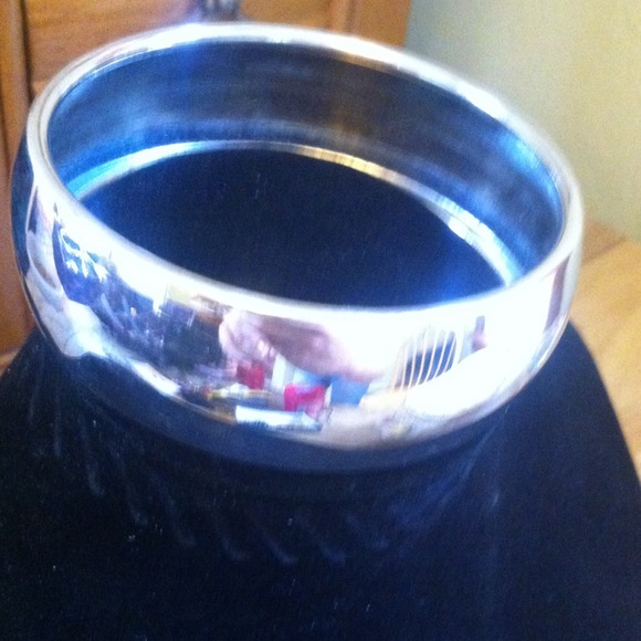 Silver bangle - Picture 2 of 3