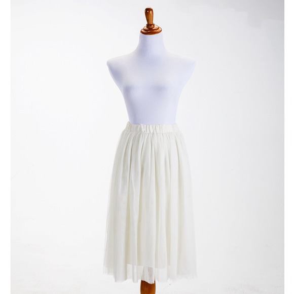Ivory tulle skirt size M