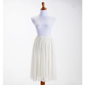 Ivory tulle skirt size M