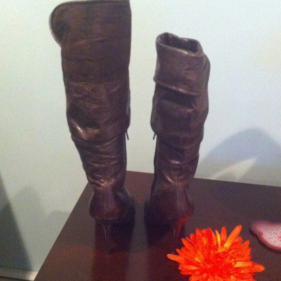 Boots - Picture 2 of 4