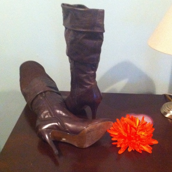 Boots - Picture 3 of 4