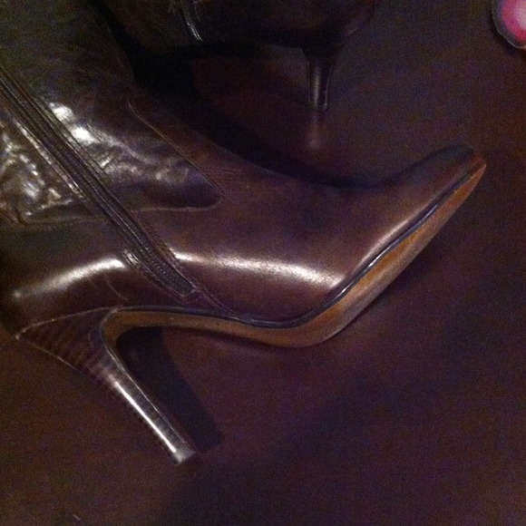 Boots - Picture 4 of 4