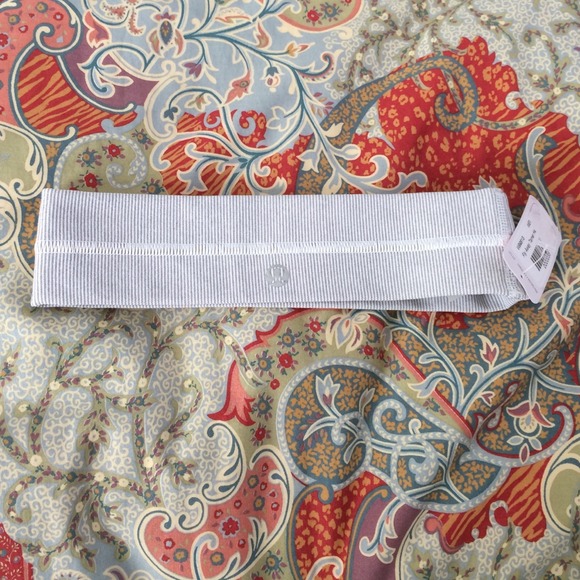 Lululemon fly away tamer headband