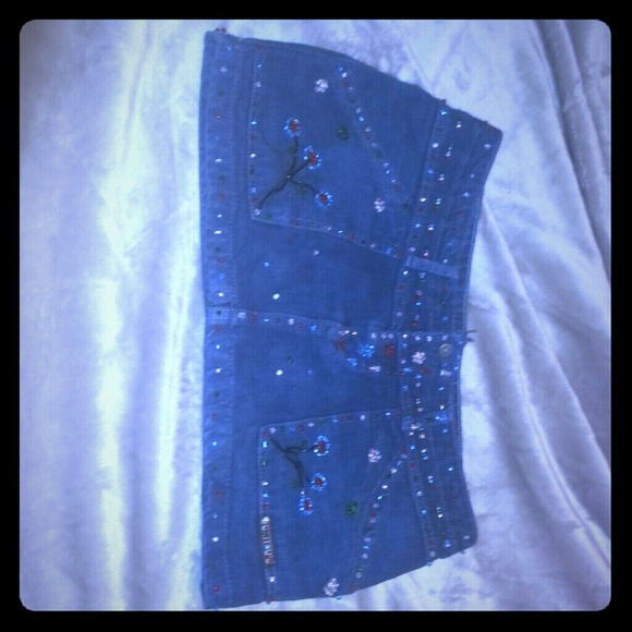 skirt embroidered by hand,  so so beautiful