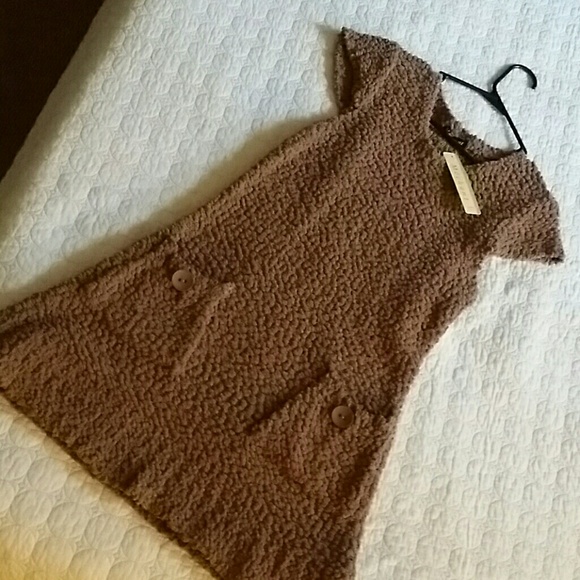 Super soft, dual pocket, knobby texture dress