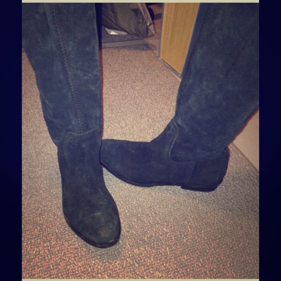 Black vintage suede Nine West slouched boots