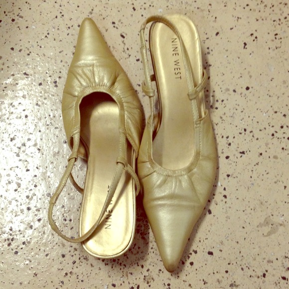 NINE WEST pointed toe kitten heels
