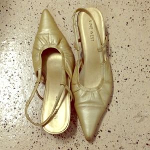 NINE WEST pointed toe kitten heels