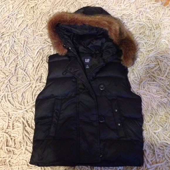 Gap vest with removable furred hood