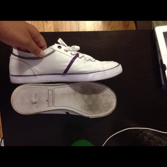 G by Guess white canvas shoes. - Picture 2 of 3