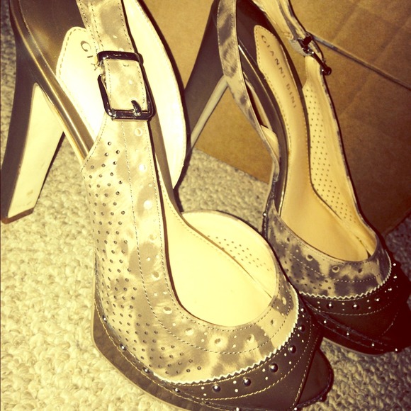 Gianni Bini 9.5 tan cream shoes