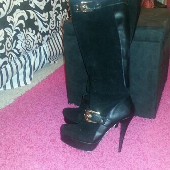 Black knee-high boots w/gold buckles