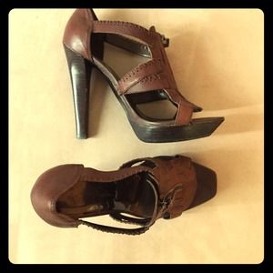 Jessica Simpson pumps