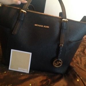 Recerved. ✋ Michael kors large tote ♥️♥️