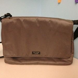 Kate spade messenger bag. Light grey.