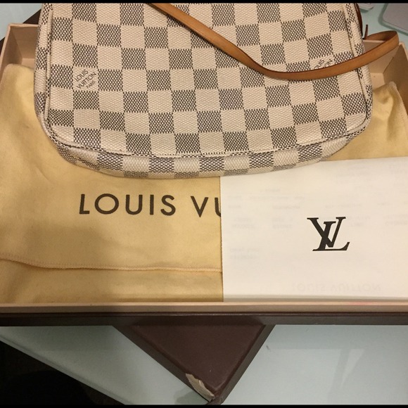 Louis Vuitton Damier Azur Pochette