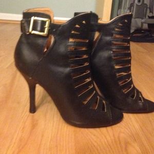 Caged heels black