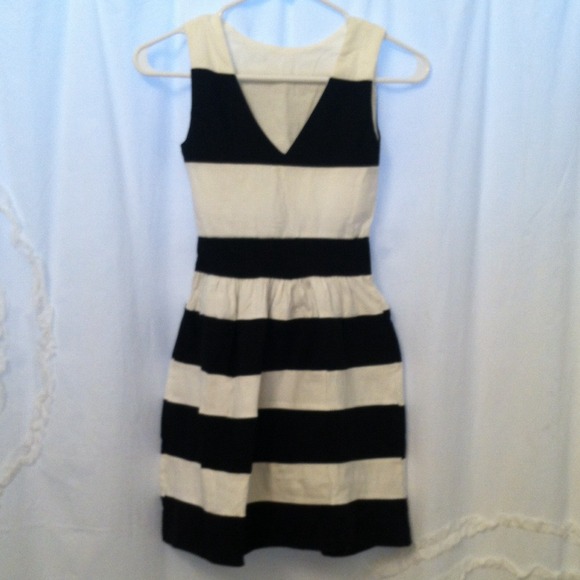 Black and white stretchy cocktail dress