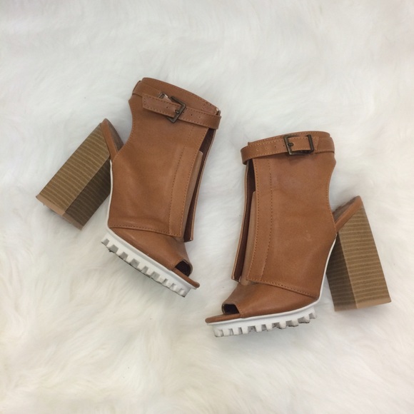 Shoes - Chunky Sandal With Block Heel