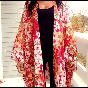 🚫SOLD🚫 Red paisley floral kimono