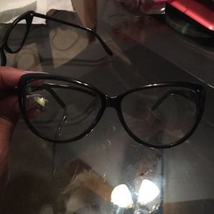 Black rounded Cateye glasses