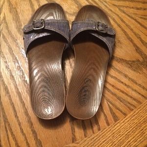 DrScholl's slip on sandal