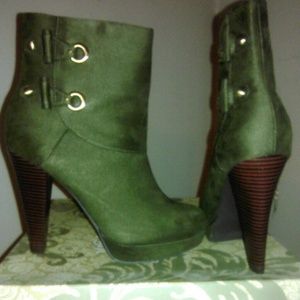 Suede like stylish boots.