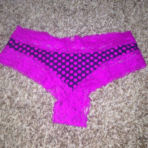 2 pairs of VS Extra Low Rise Cheekster