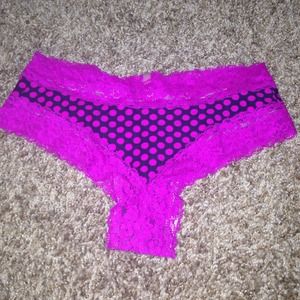 2 pairs of VS Extra Low Rise Cheekster