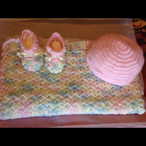 Hat Booties &Blanket Set for Baby👶🏻 - Picture 2 of 2