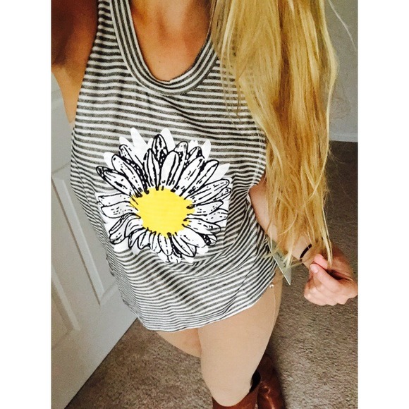 Brandy Lookalike Daisy Muscle Tank! - Picture 2 of 2